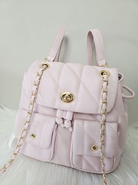 Brand New ClUCI Elegant Quilted Pink Backpack with Gold Chain Accents